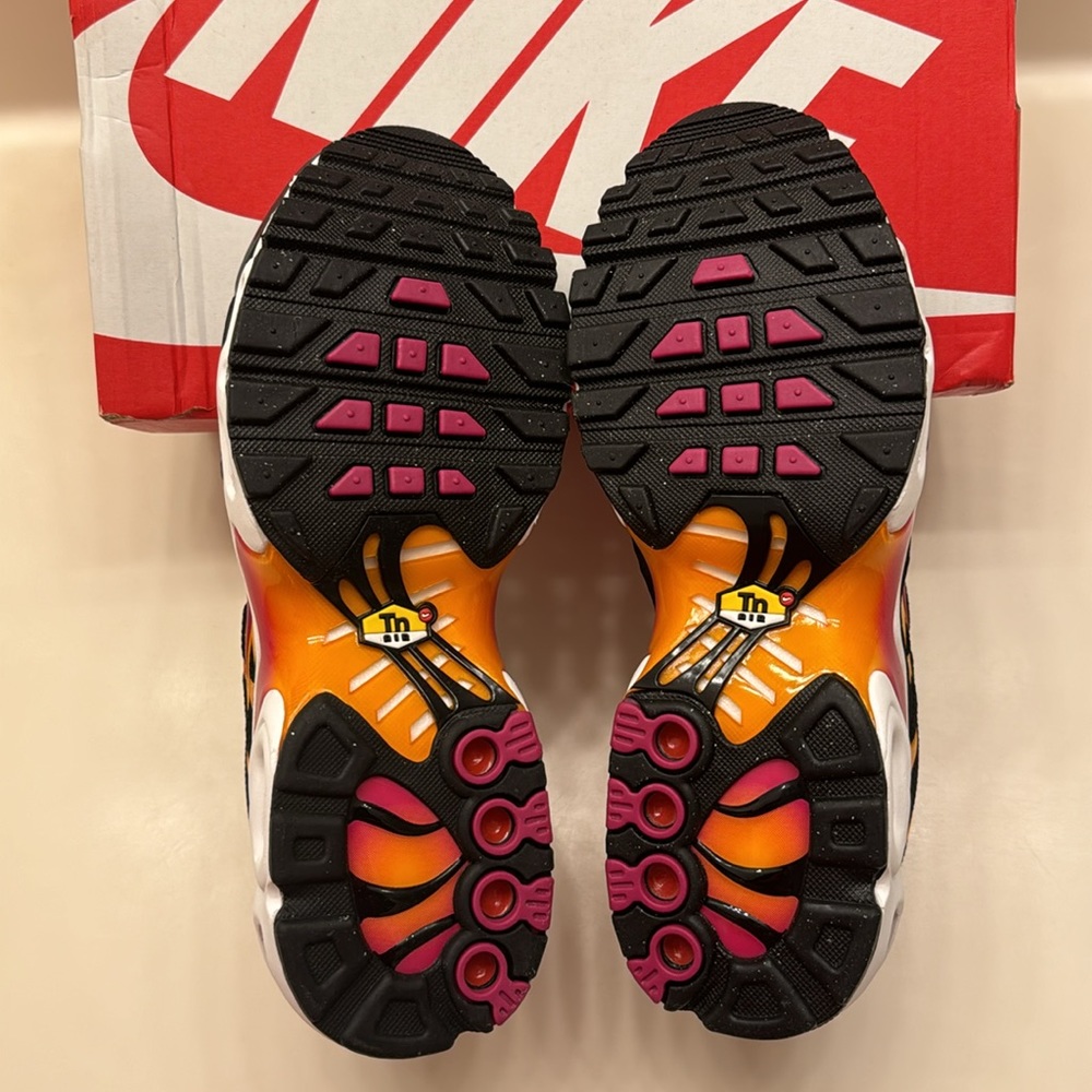 Nike Air Max Plus Running Shoes - Picture 5 of 9